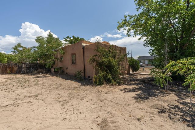 300 63rd Street NW, Albuquerque, NM 87105