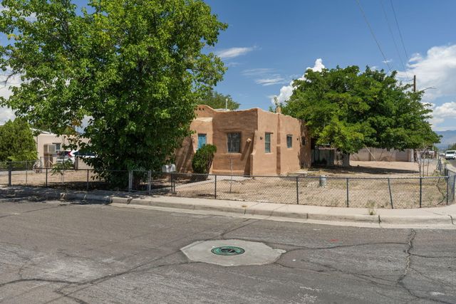 300 63rd Street NW, Albuquerque, NM 87105