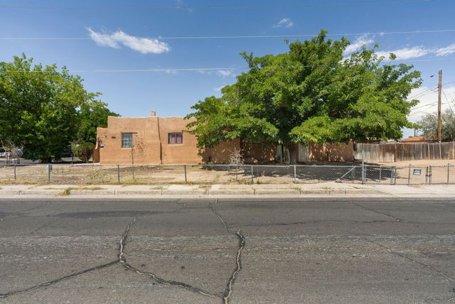 300 63rd Street NW, Albuquerque, NM 87105