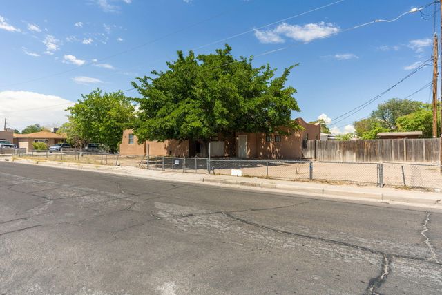300 63rd Street NW, Albuquerque, NM 87105