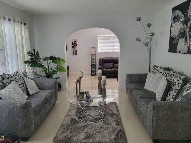 8245 SW 43rd St, Miami, FL 33155