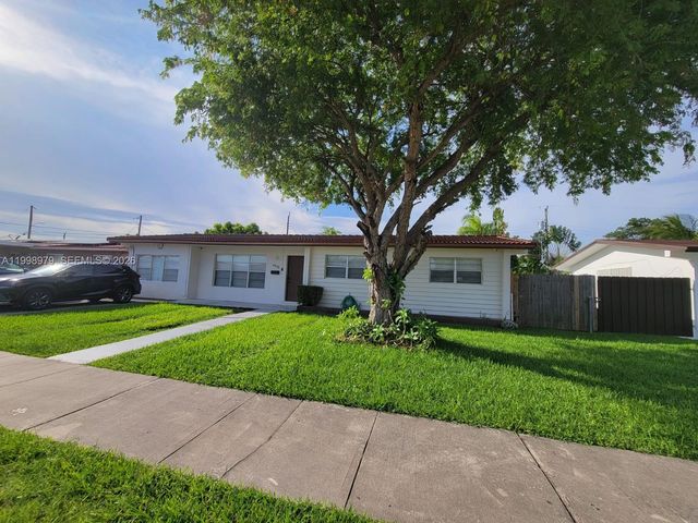 8245 SW 43rd St, Miami, FL 33155