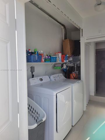 8245 SW 43rd St, Miami, FL 33155