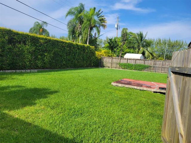 8245 SW 43rd St, Miami, FL 33155