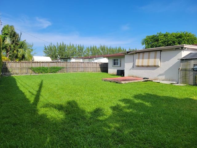 8245 SW 43rd St, Miami, FL 33155