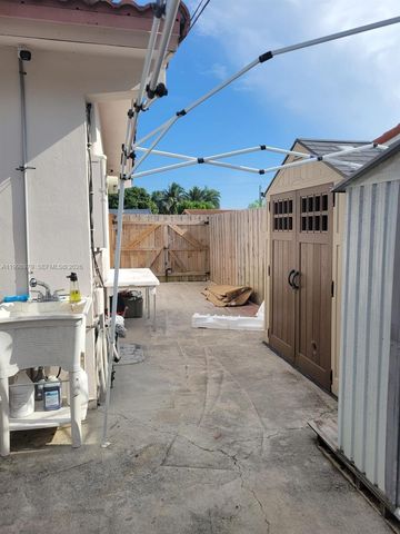 8245 SW 43rd St, Miami, FL 33155