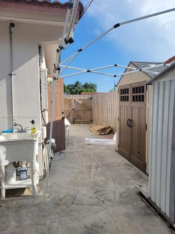 8245 SW 43rd St, Miami, FL 33155