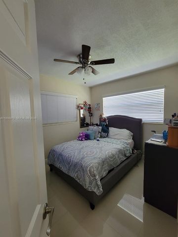 8245 SW 43rd St, Miami, FL 33155