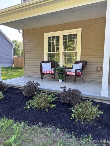 26 Rosalind Dr, Evans, NY 14006