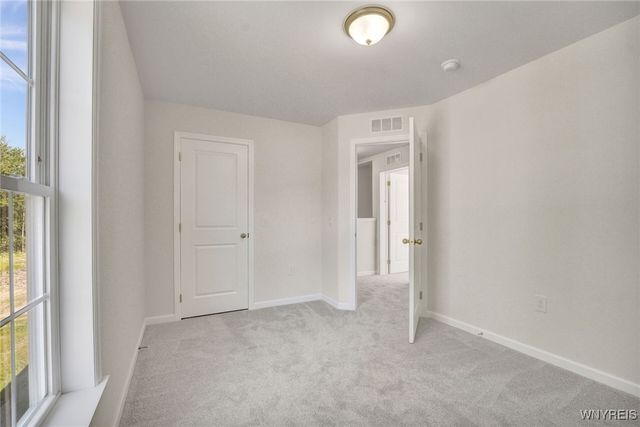 26 Rosalind Dr, Evans, NY 14006