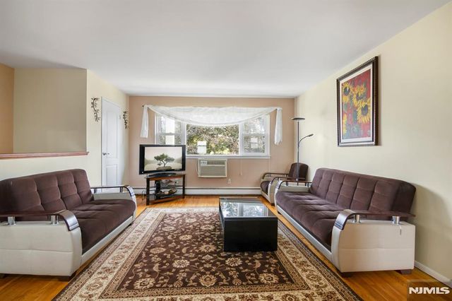 2-02 Virginia Drive 202B, Fair Lawn, NJ 07410