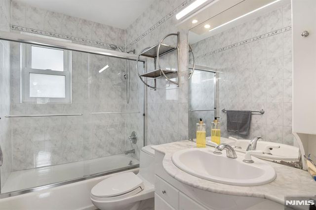 2-02 Virginia Drive 202B, Fair Lawn, NJ 07410