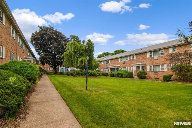2-02 Virginia Drive 202B, Fair Lawn, NJ 07410