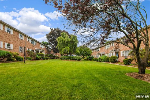 2-02 Virginia Drive 202B, Fair Lawn, NJ 07410