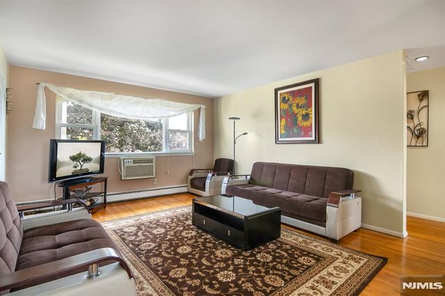 2-02 Virginia Drive 202B, Fair Lawn, NJ 07410