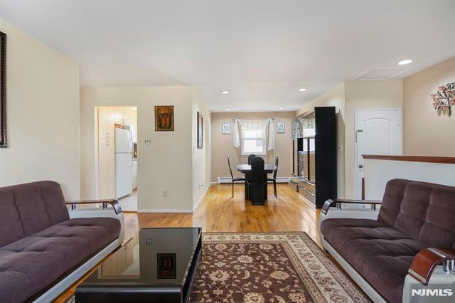 2-02 Virginia Drive 202B, Fair Lawn, NJ 07410