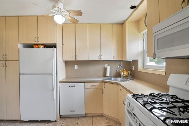 2-02 Virginia Drive 202B, Fair Lawn, NJ 07410
