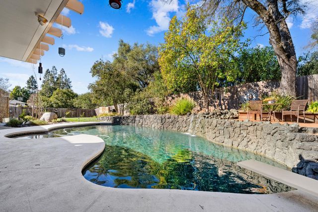 6919 Lisa Marie Way, Carmichael, CA 95608