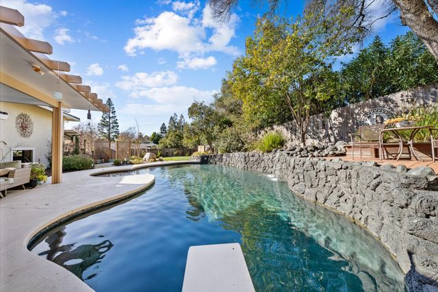 6919 Lisa Marie Way, Carmichael, CA 95608