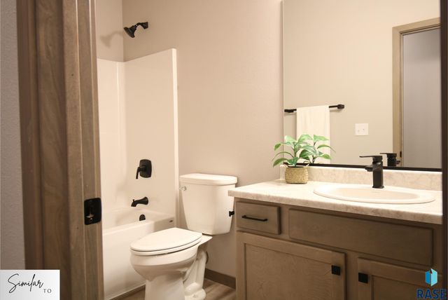 7233 E Waters Edge Pl Place, Sioux Falls, SD 57110