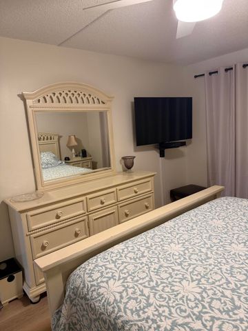 3037 Cornwall B, Boca Raton, FL 33434