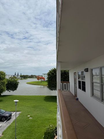 3037 Cornwall B, Boca Raton, FL 33434