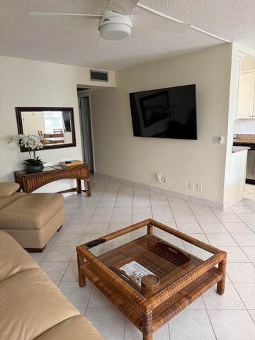 3037 Cornwall B, Boca Raton, FL 33434