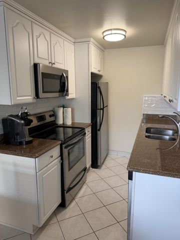 3037 Cornwall B, Boca Raton, FL 33434