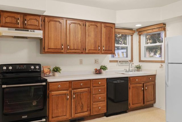 2845 Tomahawk Court, Middleton, WI 53562