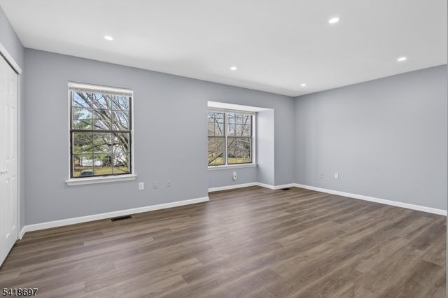 66 Pear Tree Ln, Franklin Twp., NJ 08823