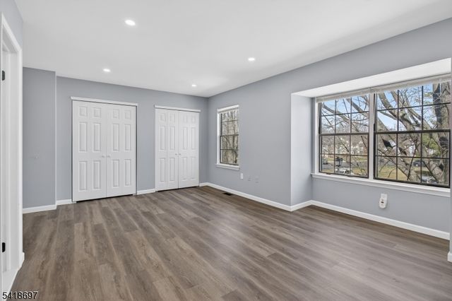 66 Pear Tree Ln, Franklin Twp., NJ 08823