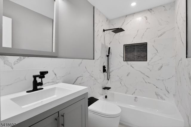 66 Pear Tree Ln, Franklin Twp., NJ 08823