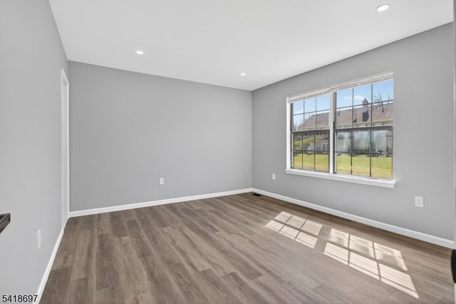 66 Pear Tree Ln, Franklin Twp., NJ 08823