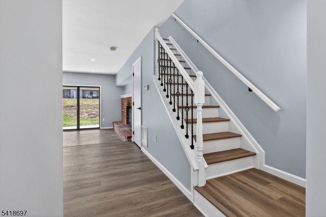 66 Pear Tree Ln, Franklin Twp., NJ 08823