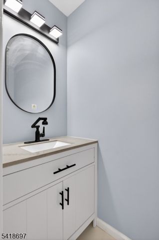 66 Pear Tree Ln, Franklin Twp., NJ 08823