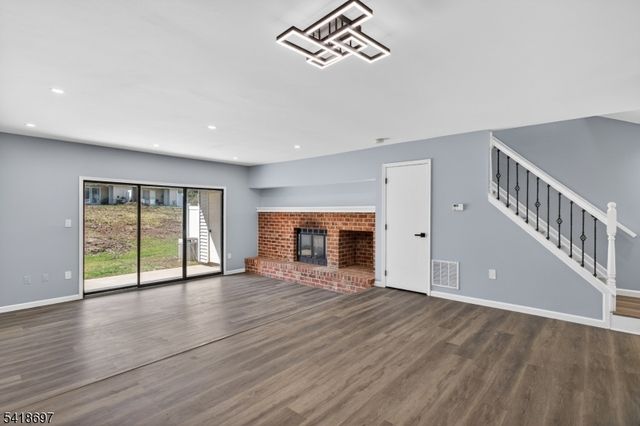 66 Pear Tree Ln, Franklin Twp., NJ 08823