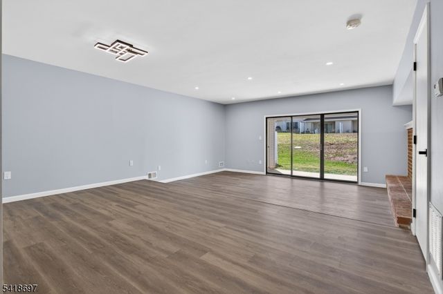 66 Pear Tree Ln, Franklin Twp., NJ 08823