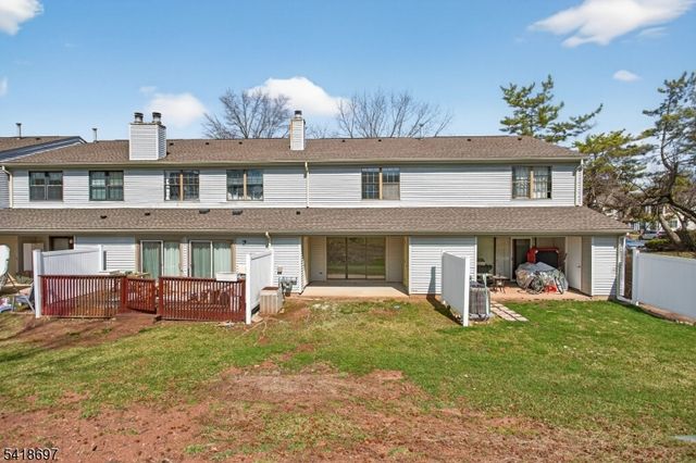 66 Pear Tree Ln, Franklin Twp., NJ 08823