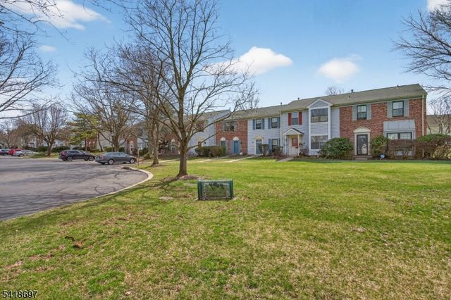 66 Pear Tree Ln, Franklin Twp., NJ 08823