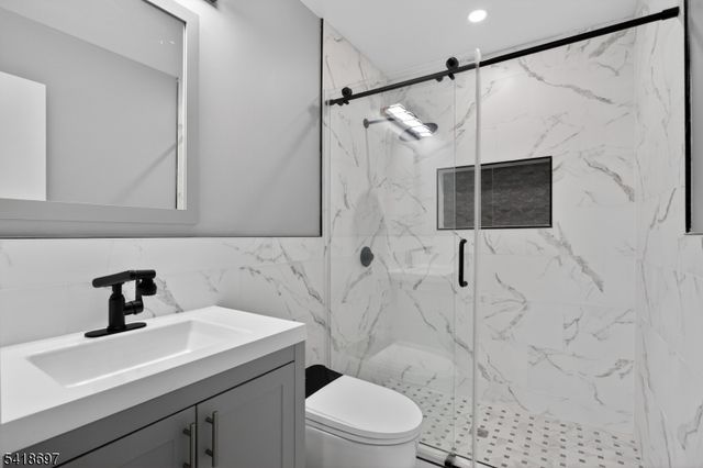 66 Pear Tree Ln, Franklin Twp., NJ 08823