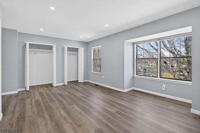 66 Pear Tree Ln, Franklin Twp., NJ 08823