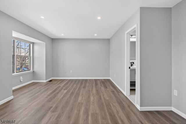 66 Pear Tree Ln, Franklin Twp., NJ 08823