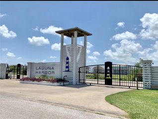 1804 Laguna Harbor Cove Boulevard, Port Bolivar, TX 77650