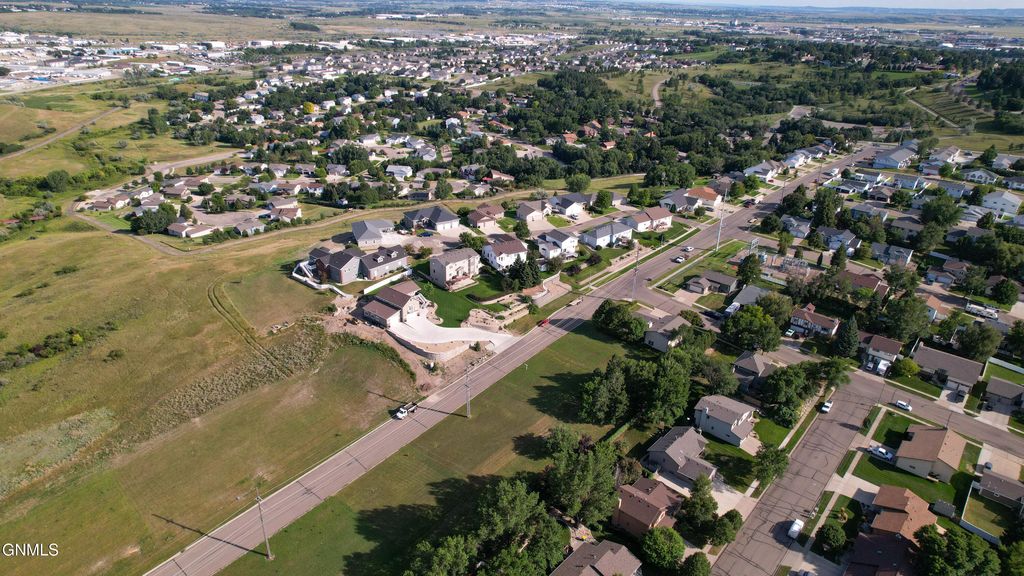 1920 26th Street N, Bismarck, ND 58501 photo 10