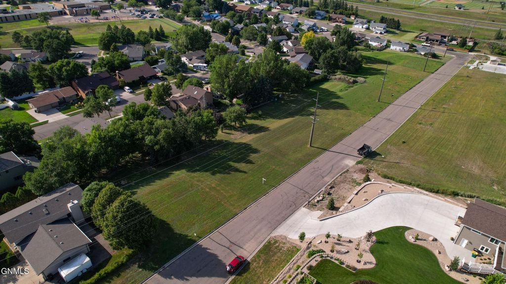 1920 26th Street N, Bismarck, ND 58501 photo 3