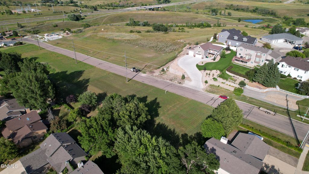 1920 26th Street N, Bismarck, ND 58501 photo 6