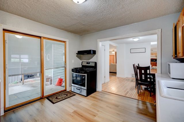 1610 E 8th Street, Des Moines, IA 50316