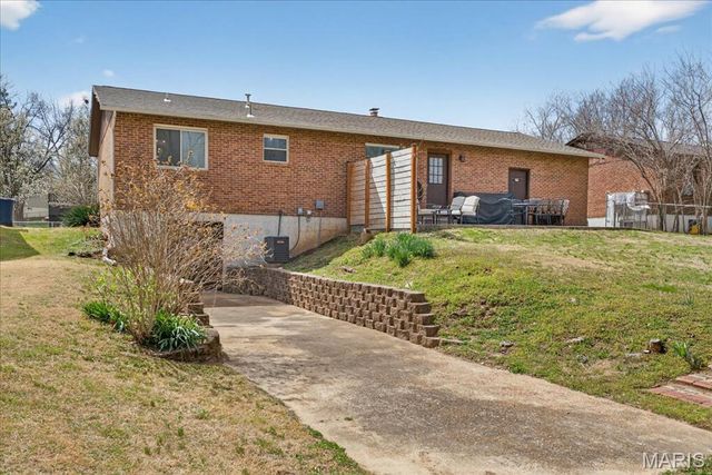 1719 Hawthorne Drive, Pacific, MO 63069