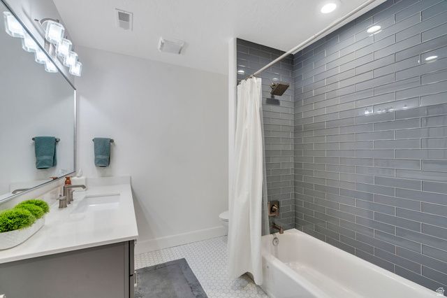 5852 W CENTURY HEIGHTS DR, Highland, UT 84003