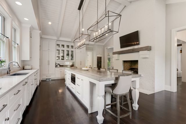 2 Bridleway Trl, Nashville, TN 37215